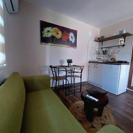 Palanacka Avlija 3 *